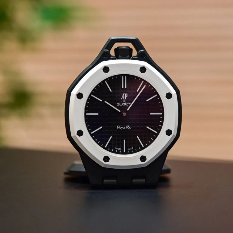 https://cdn.shopify.com/s/files/1/0722/5229/3251/files/Swatch-x-Audemars-Piguet-Swatch-Pop-Pocket-Watch-Royal-Oak-Bioceramic-Full-Review-Video-7-768x768.webp?v=1779350618